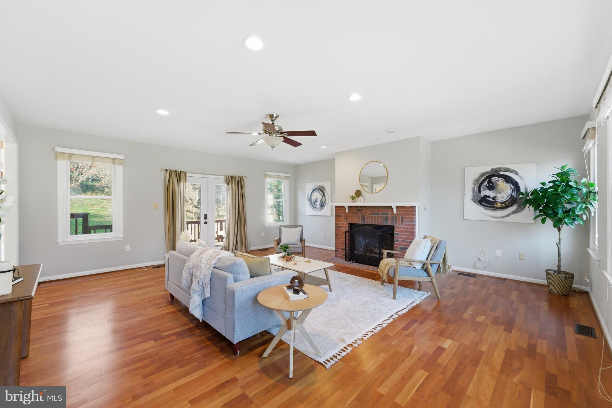 SHERWOOD FOREST MANOR - Residential