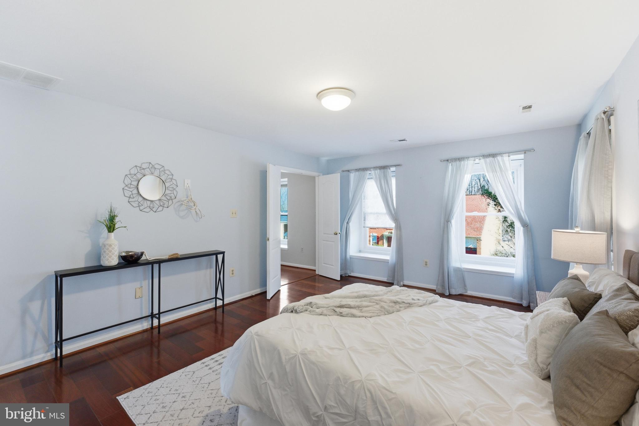 SHERWOOD FOREST MANOR - Residential