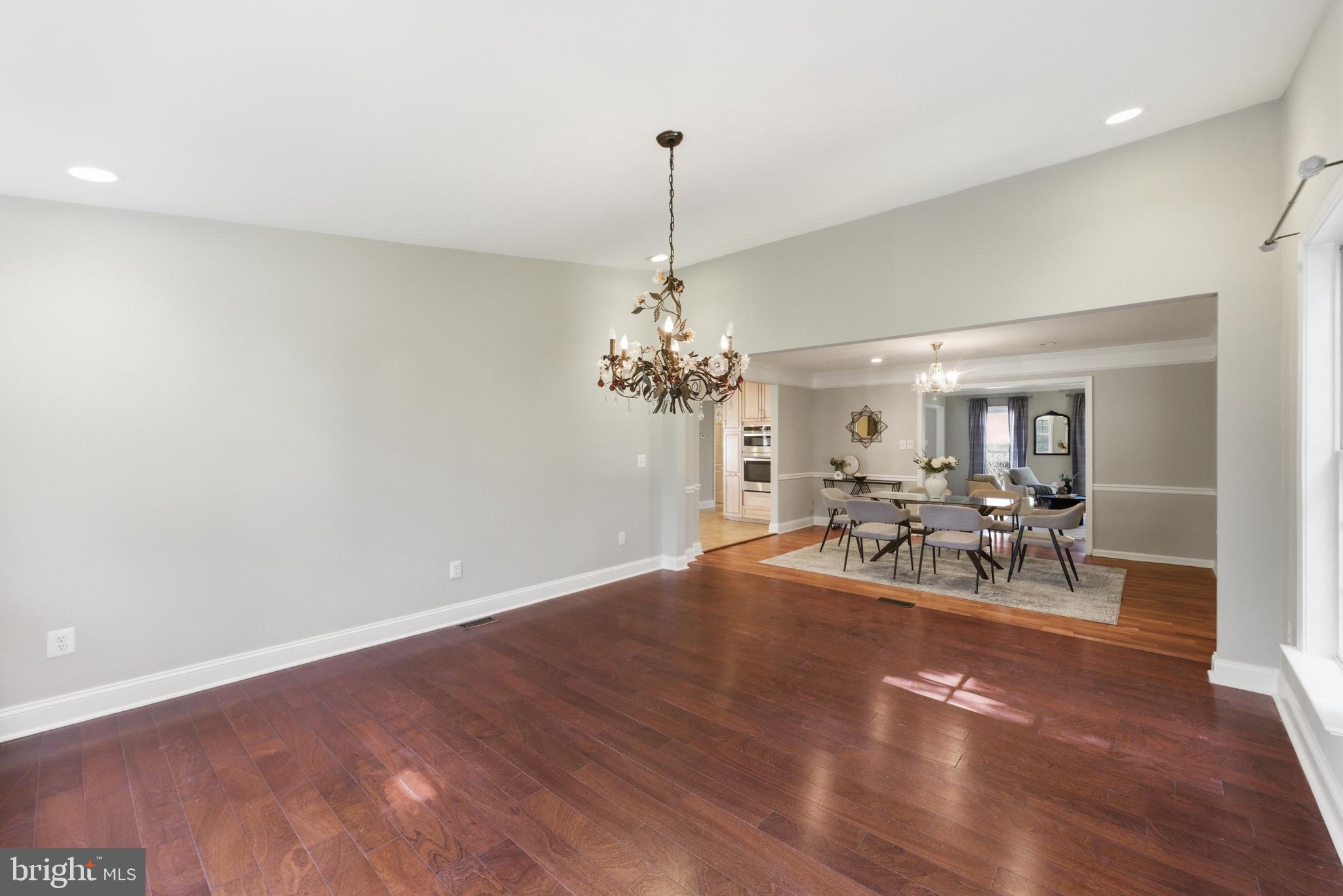 SHERWOOD FOREST MANOR - Residential