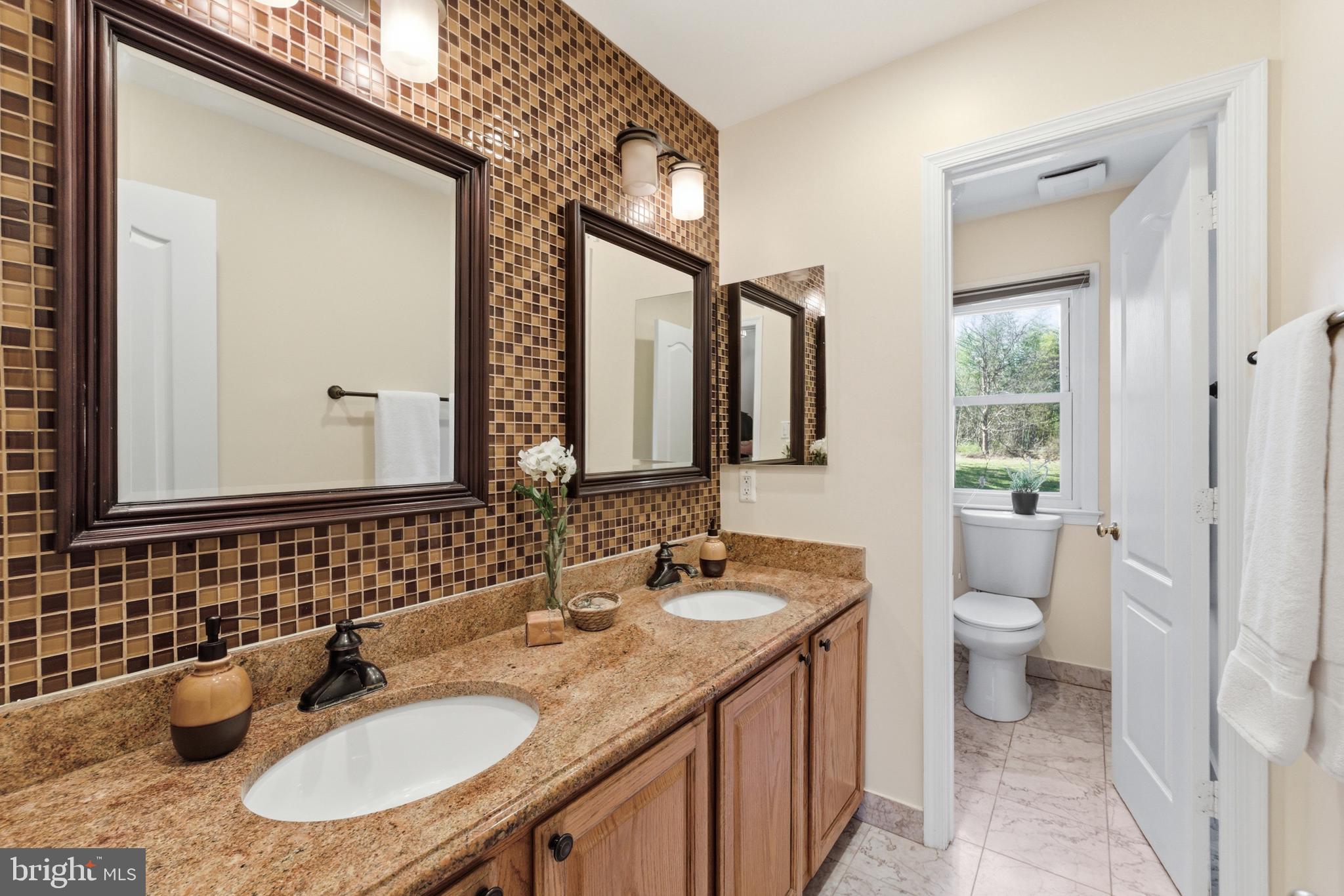 SHERWOOD FOREST MANOR - Residential