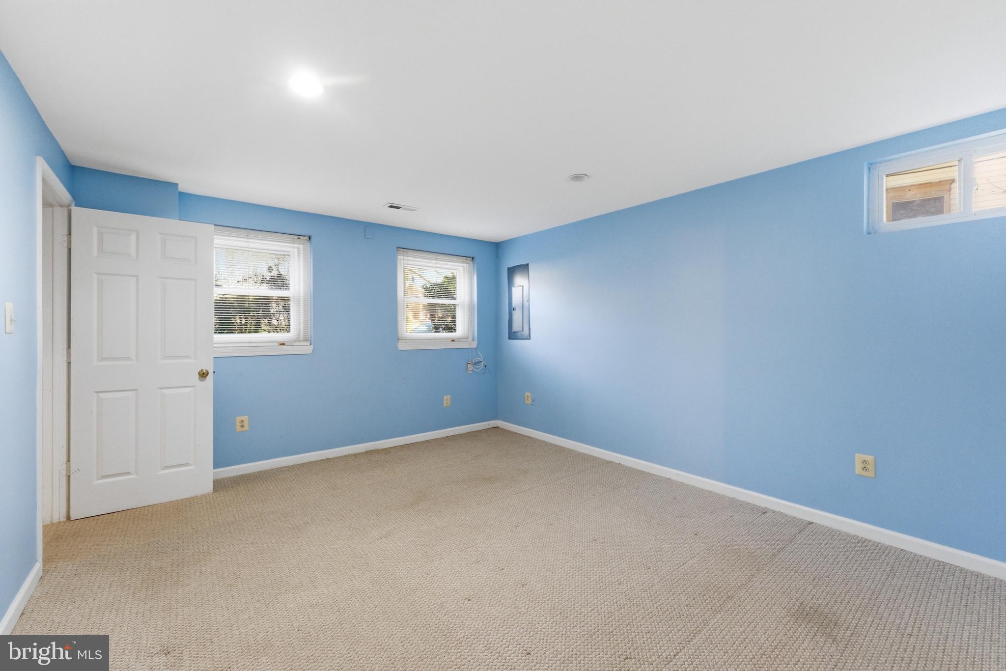 SHERWOOD FOREST MANOR - Residential