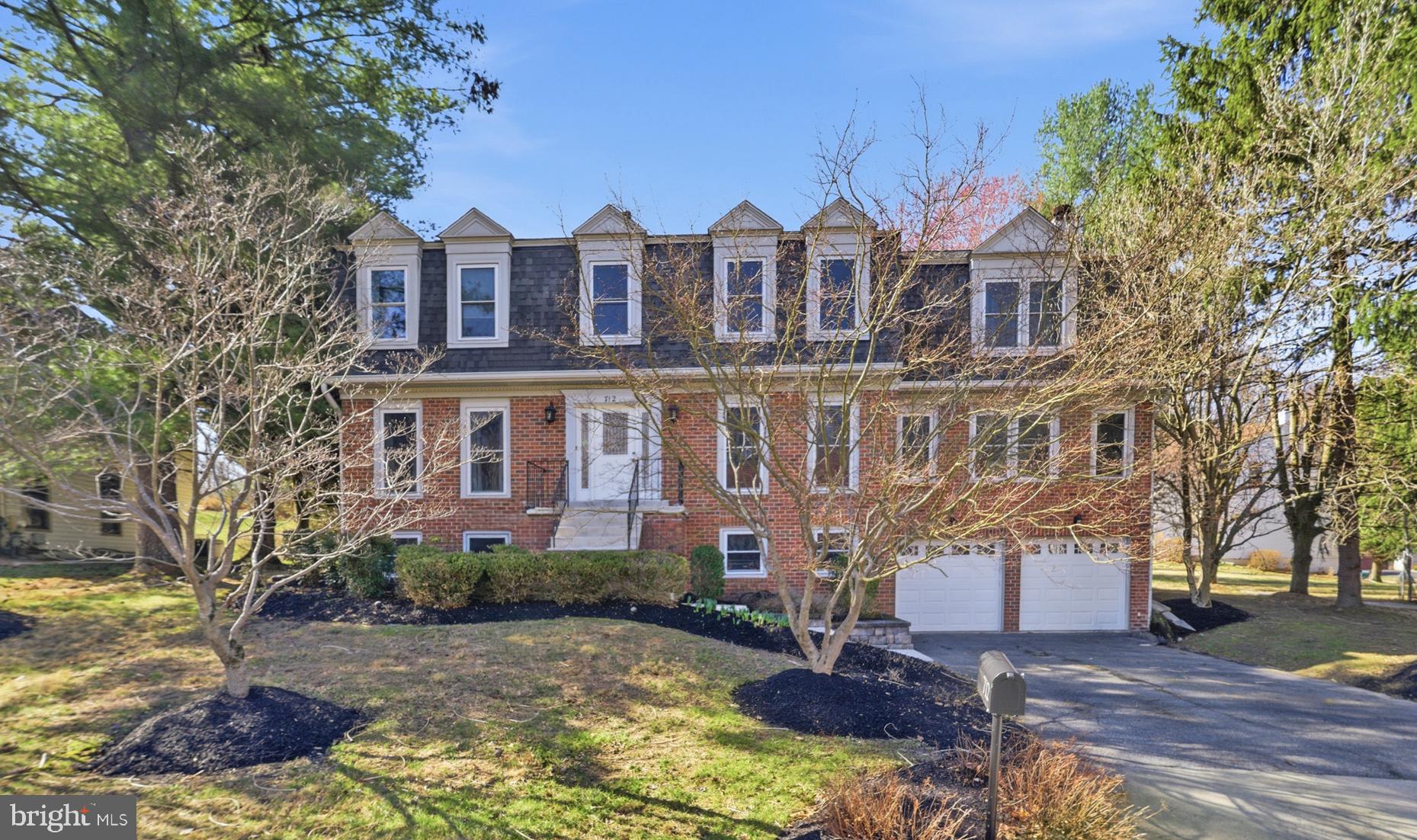 SHERWOOD FOREST MANOR - Residential