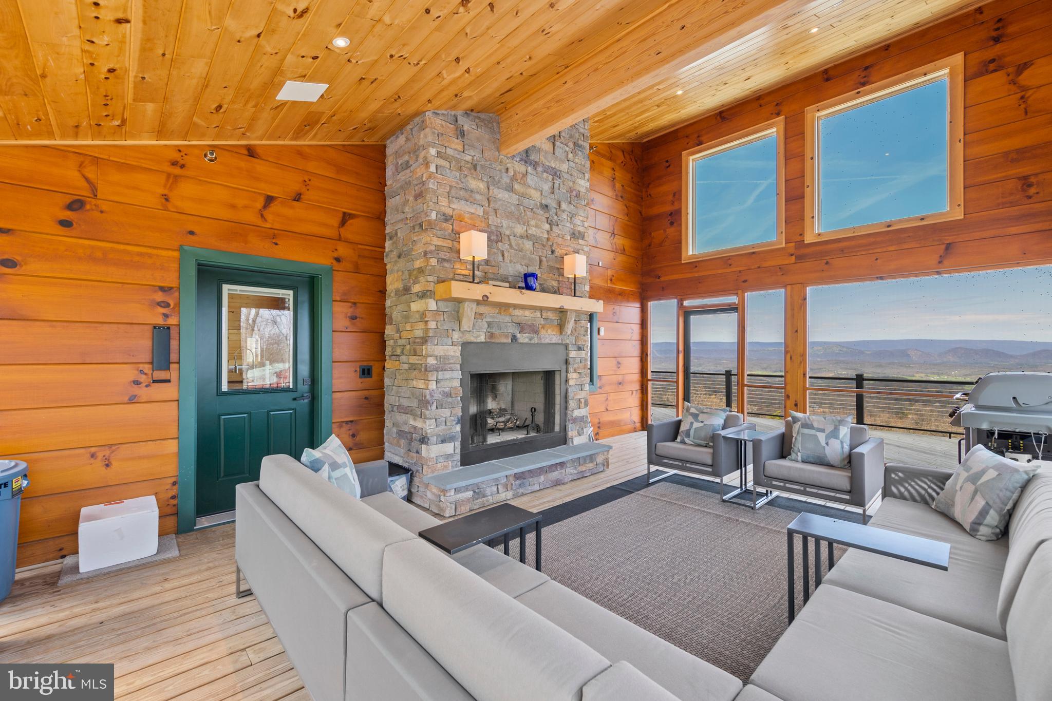 BLUFFS ON THE POTOMAC - Residential