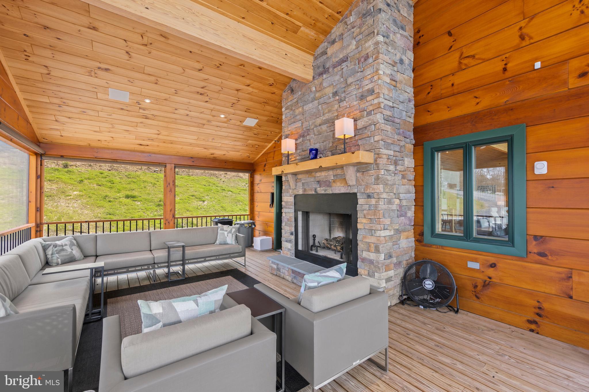 BLUFFS ON THE POTOMAC - Residential