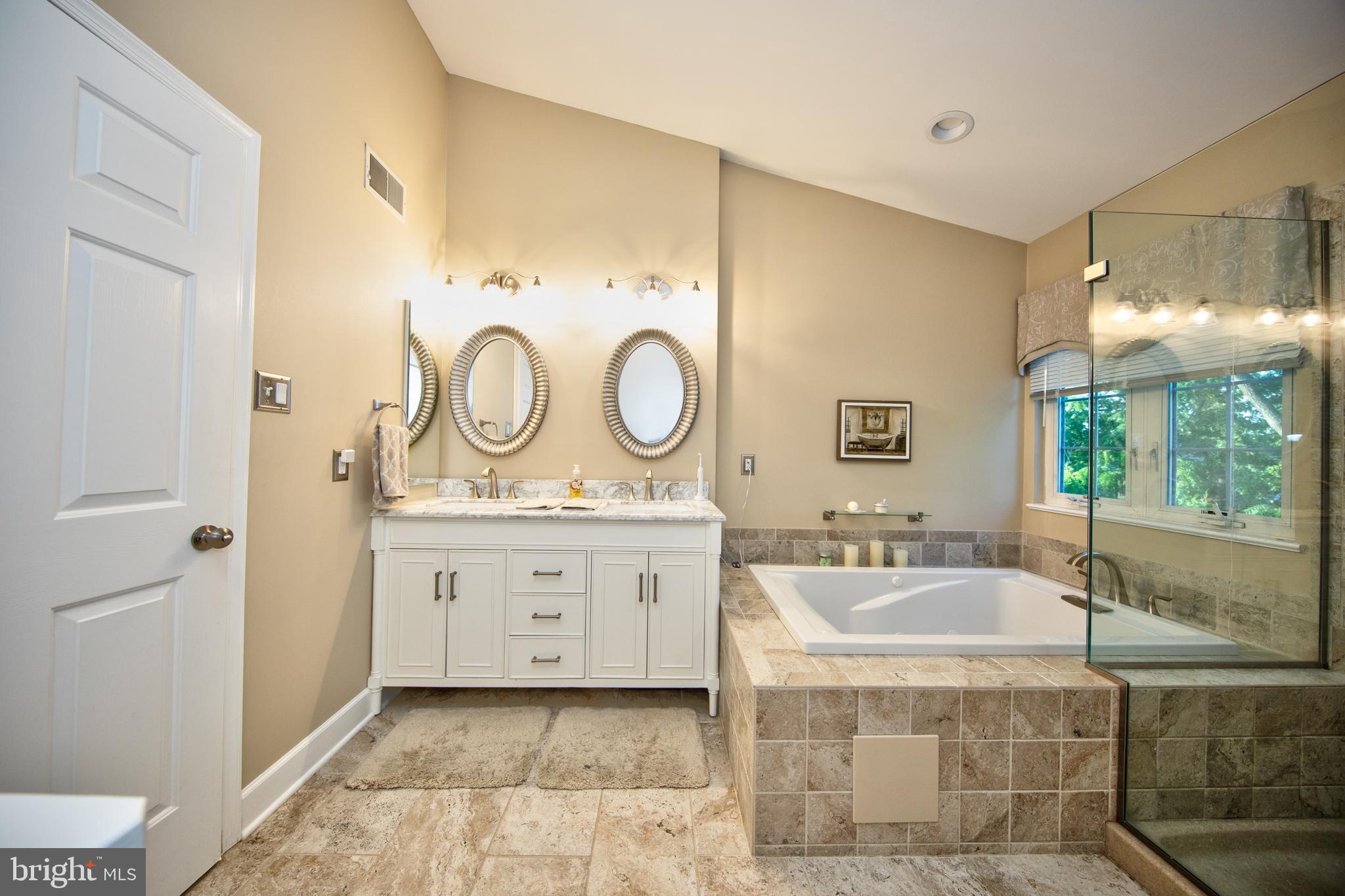 OVERVIEW MANOR - Residential