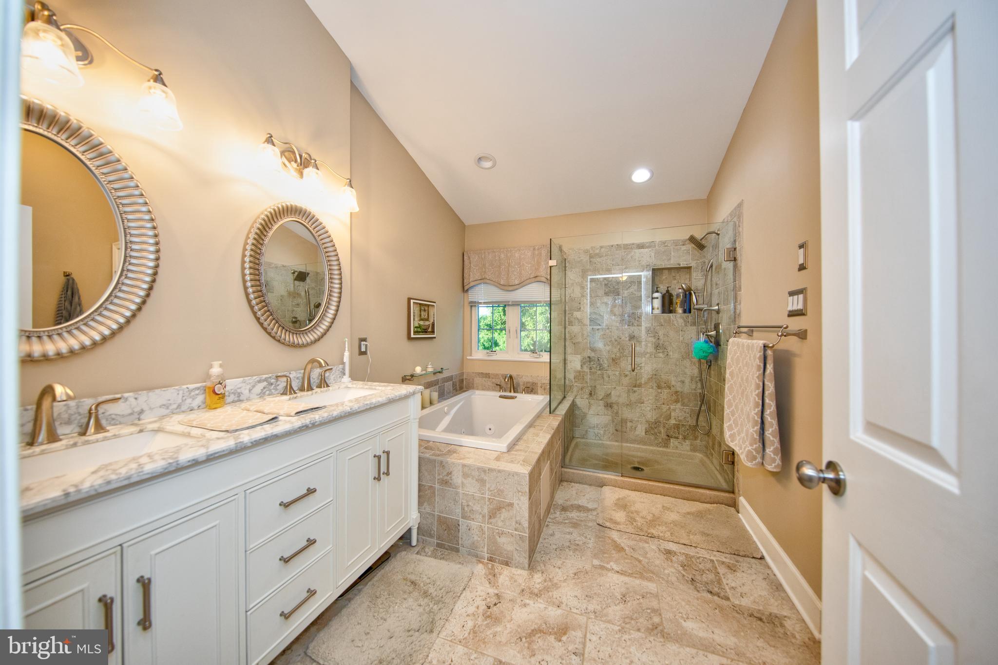 OVERVIEW MANOR - Residential