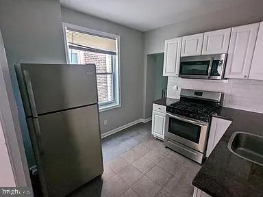 PORT RICHMOND - Residential Lease