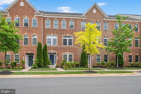 3153 JOHN GLENN STREET HERNDON VA 20171