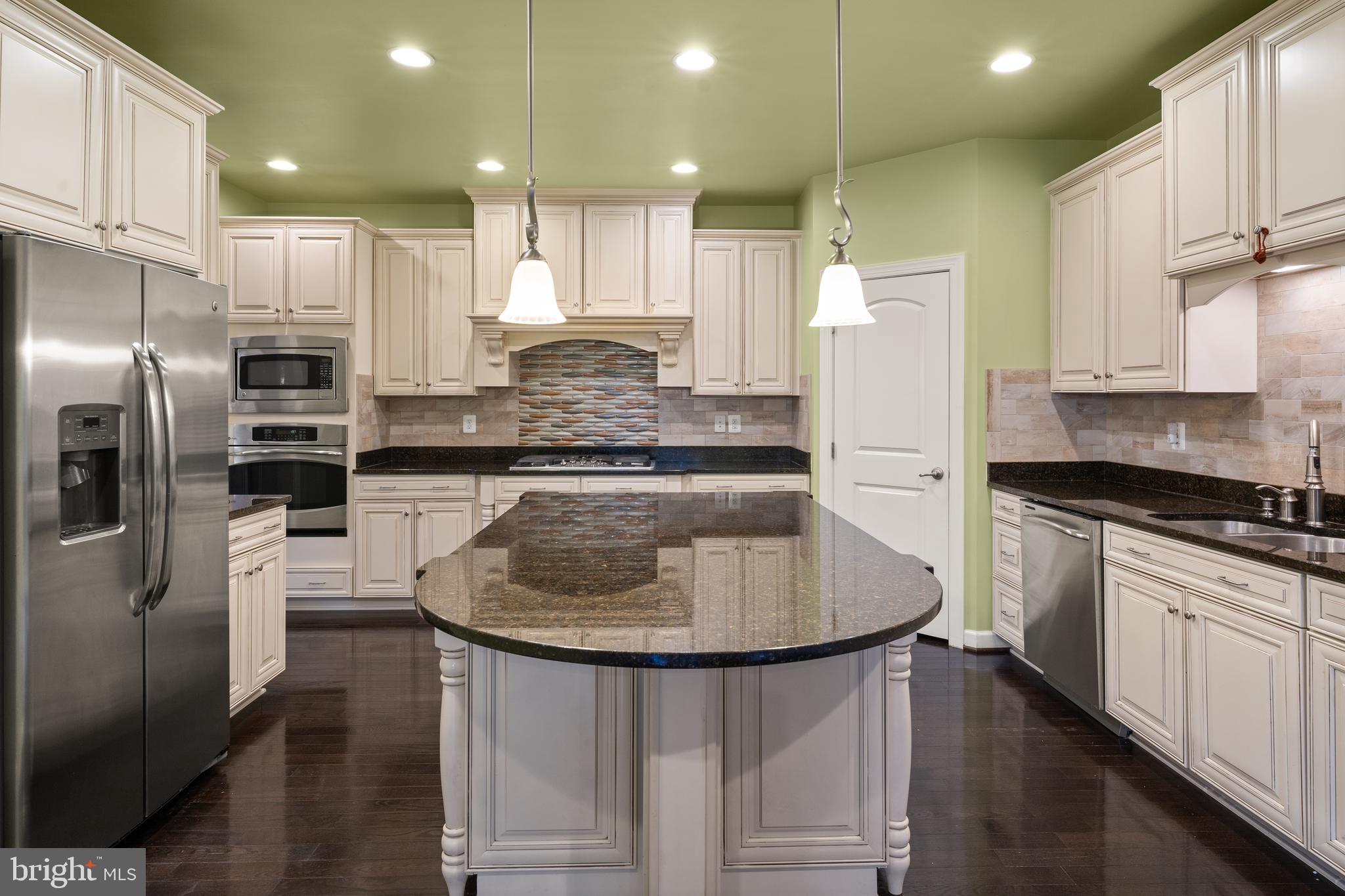 AVONLEA - Residential Lease