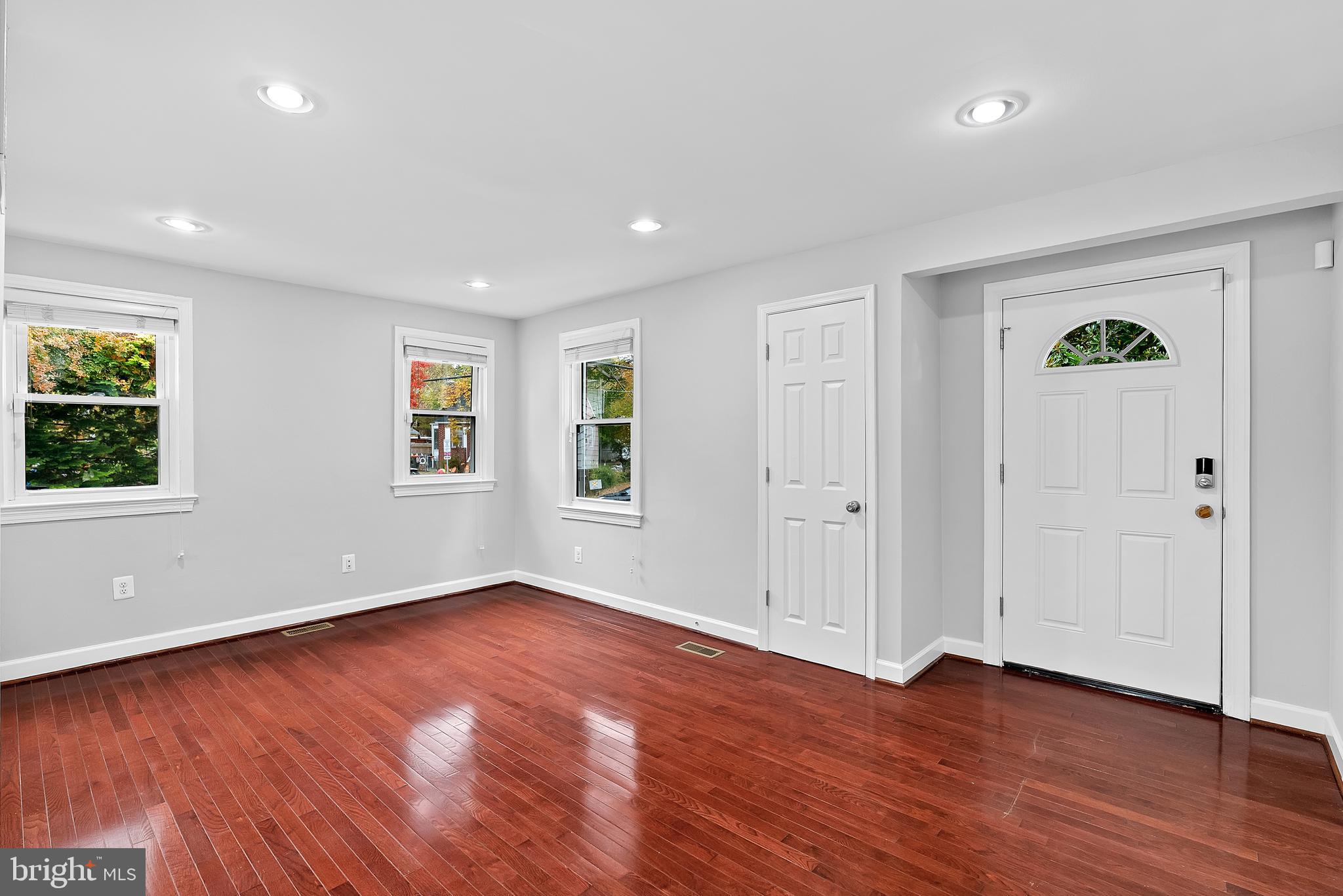 CASTLE MANOR - Residential