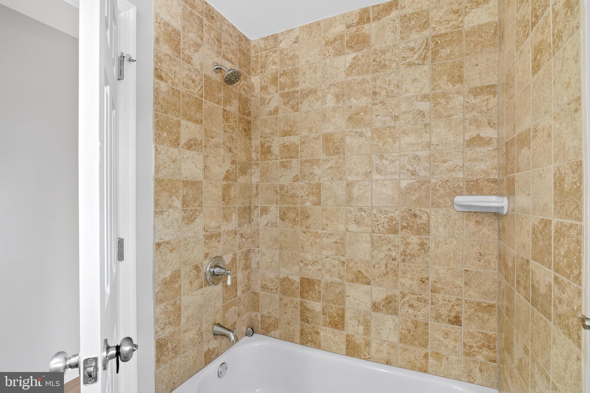 CASTLE MANOR - Residential