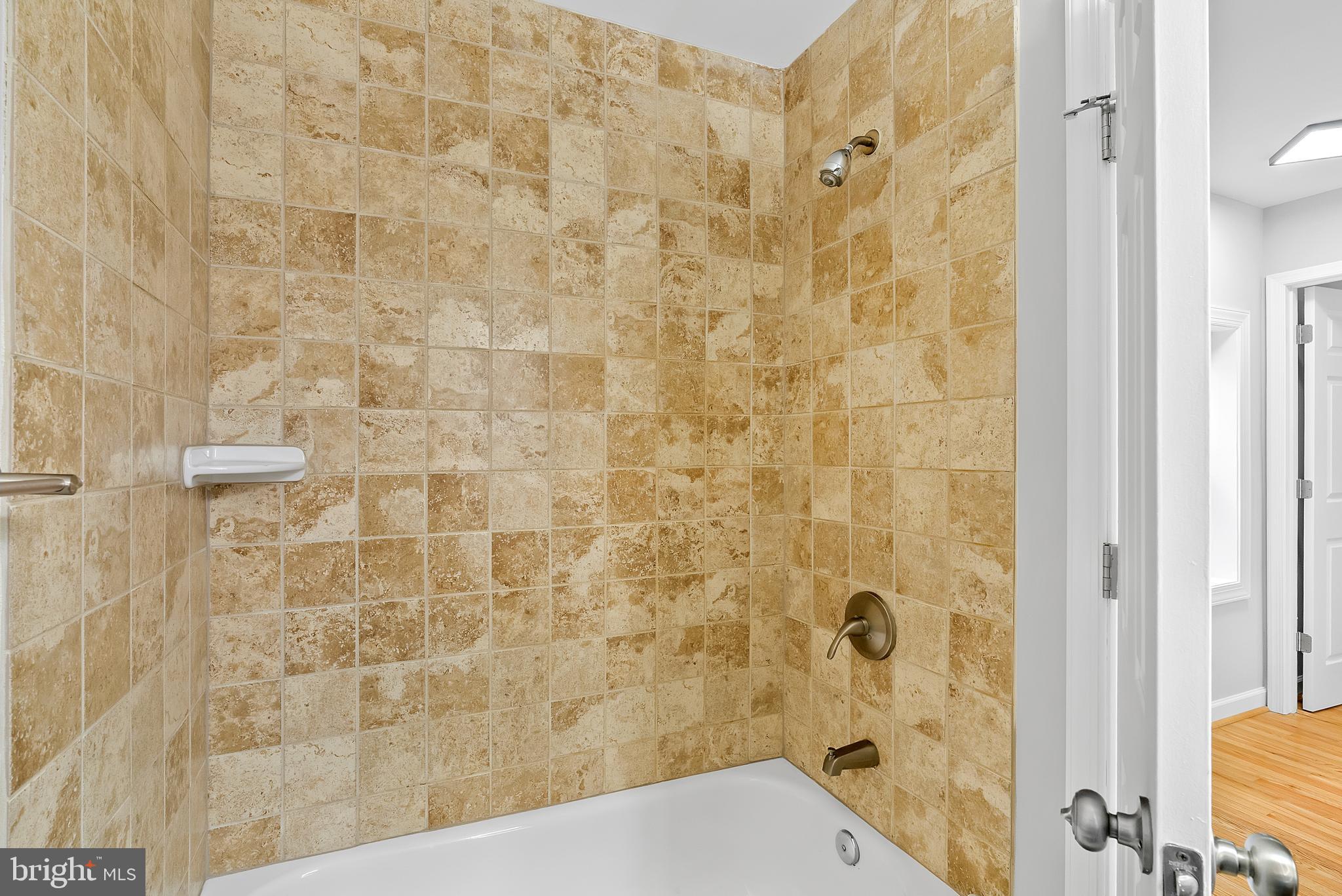 CASTLE MANOR - Residential