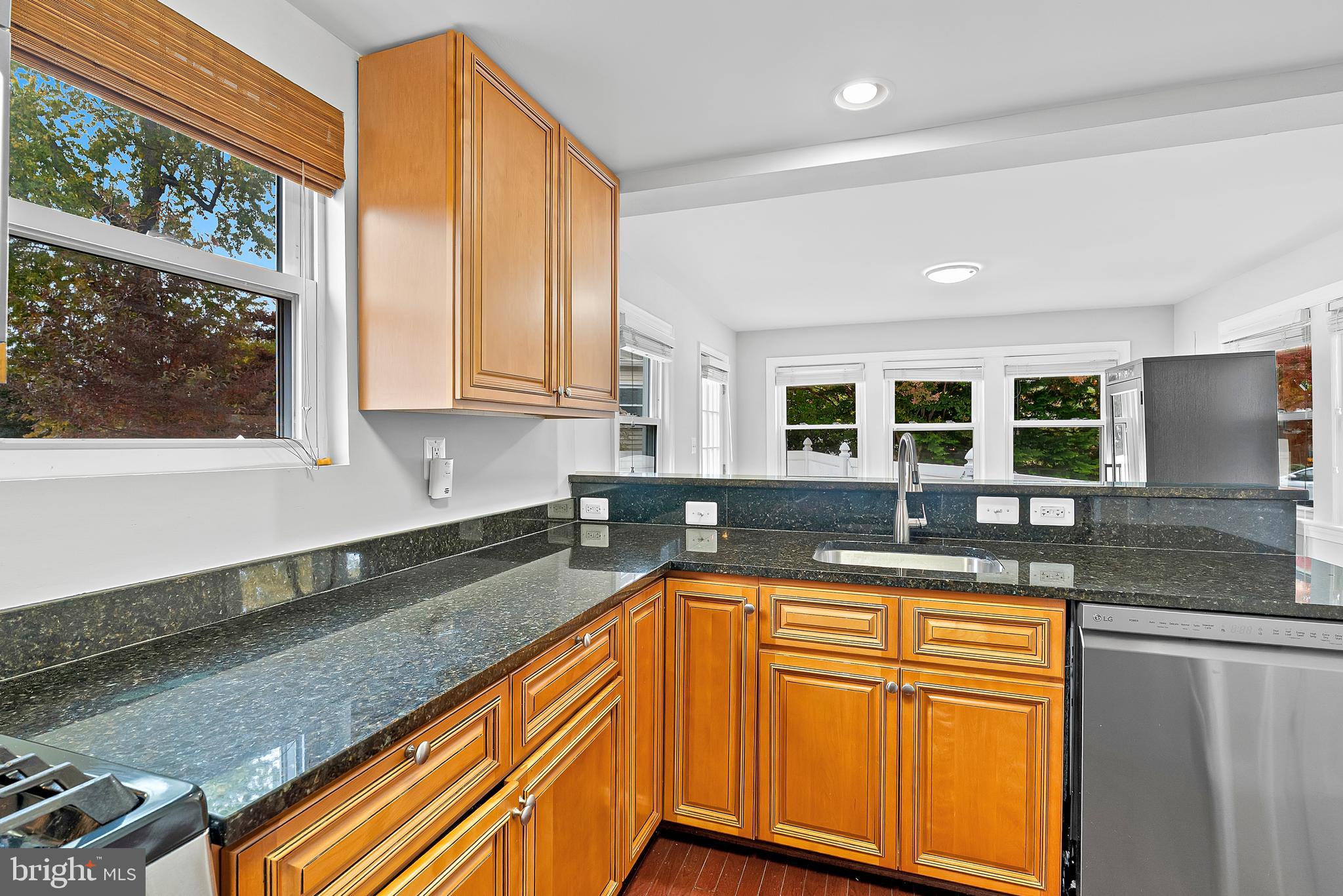 CASTLE MANOR - Residential