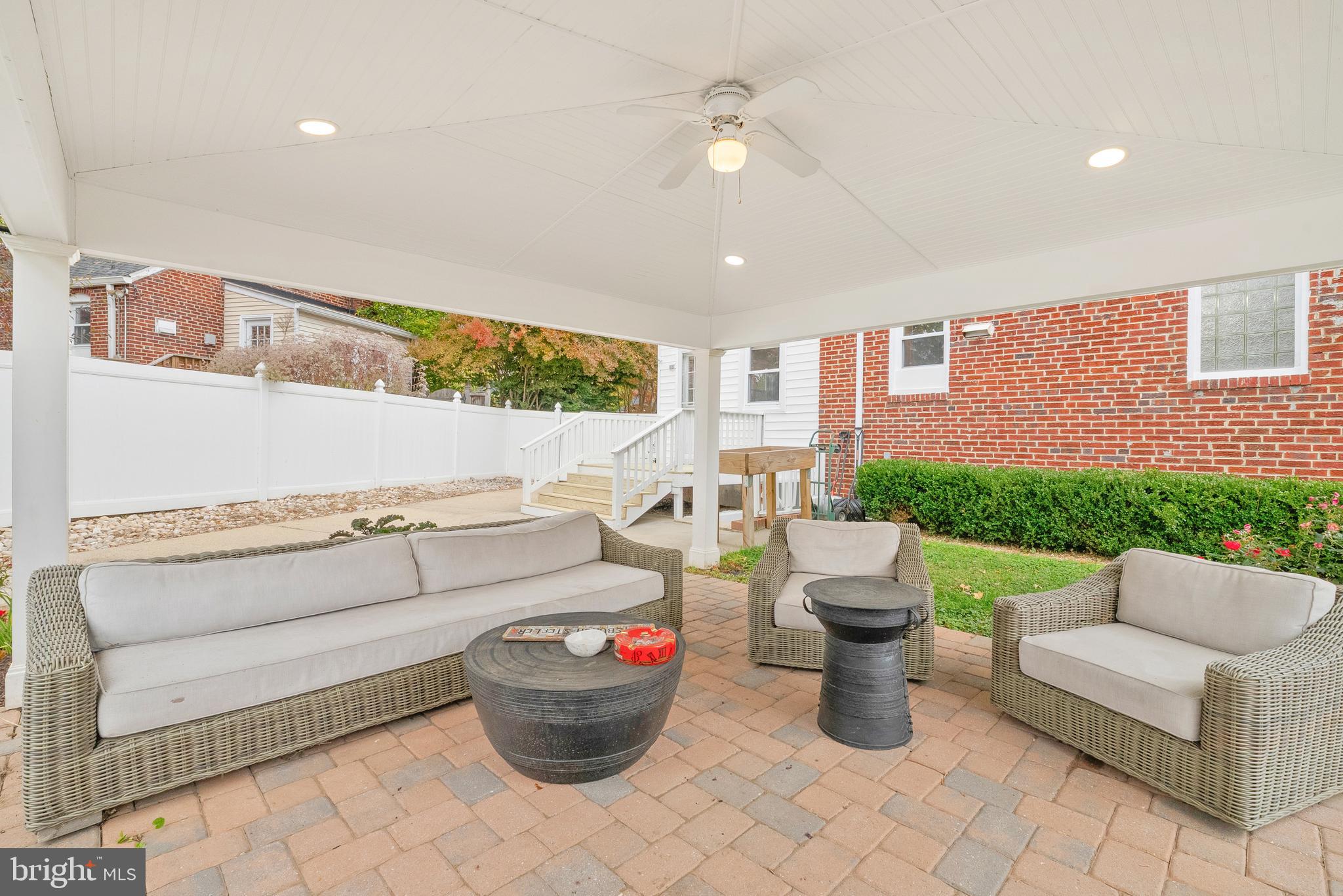 CASTLE MANOR - Residential