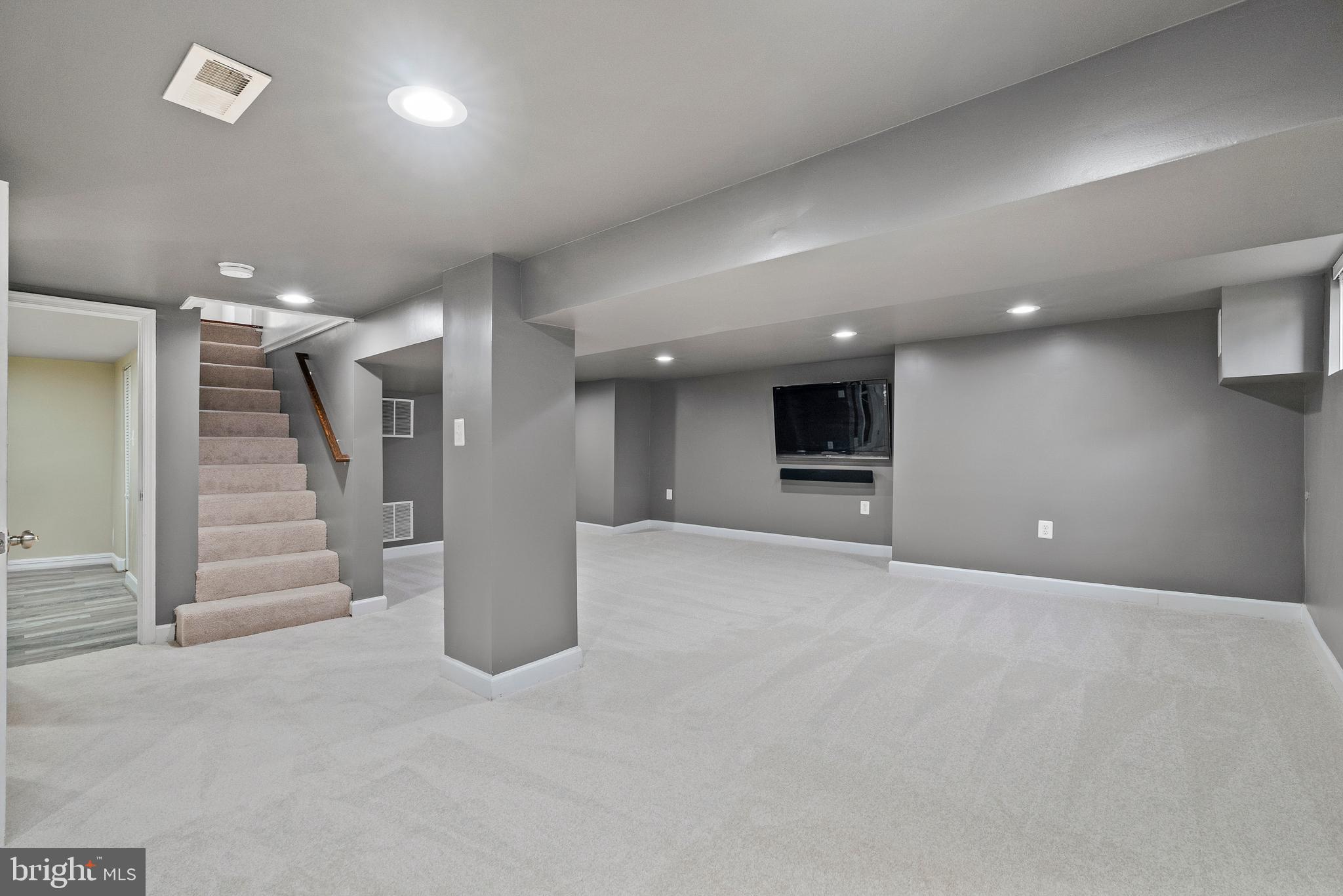 CASTLE MANOR - Residential