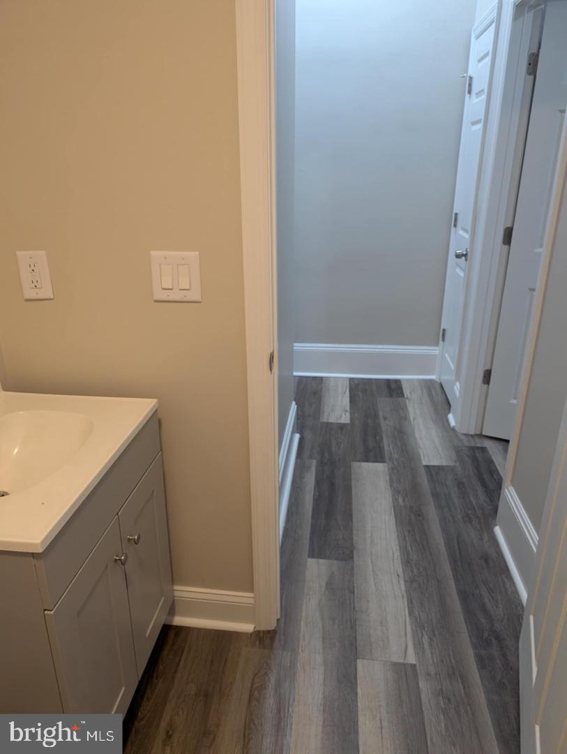 305A W EVESHAM AVENUE W 7