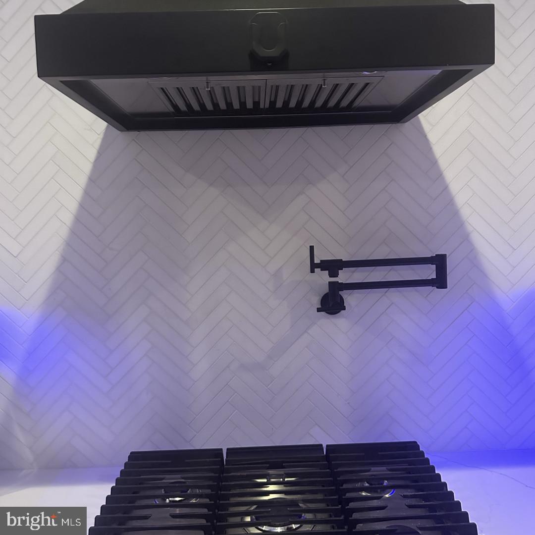 LYNCH POINT - Residential