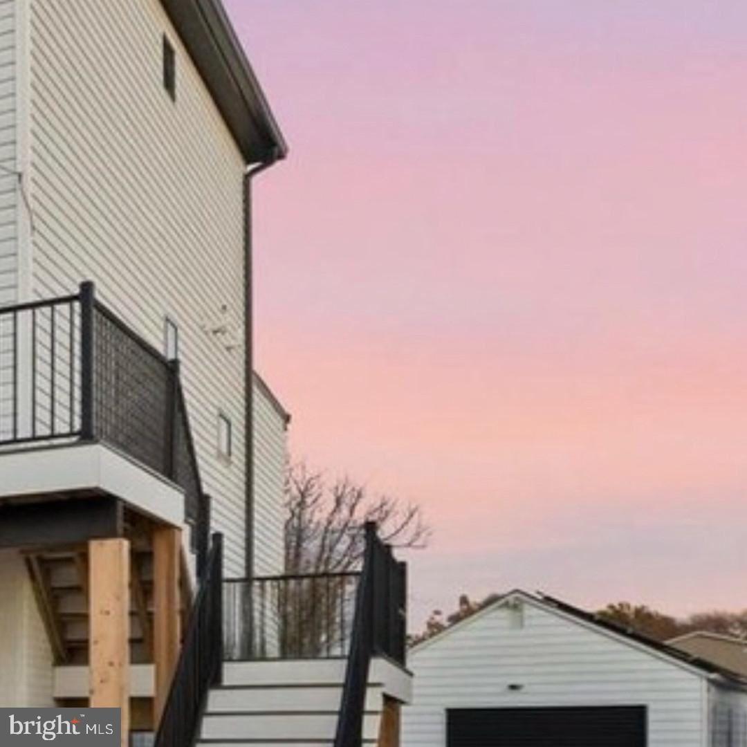 LYNCH POINT - Residential