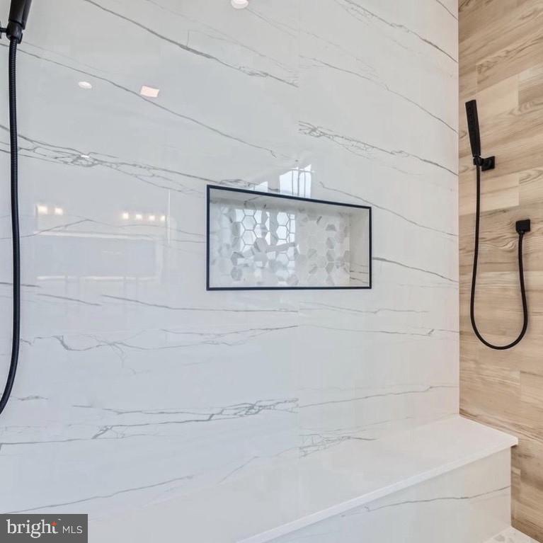 LYNCH POINT - Residential