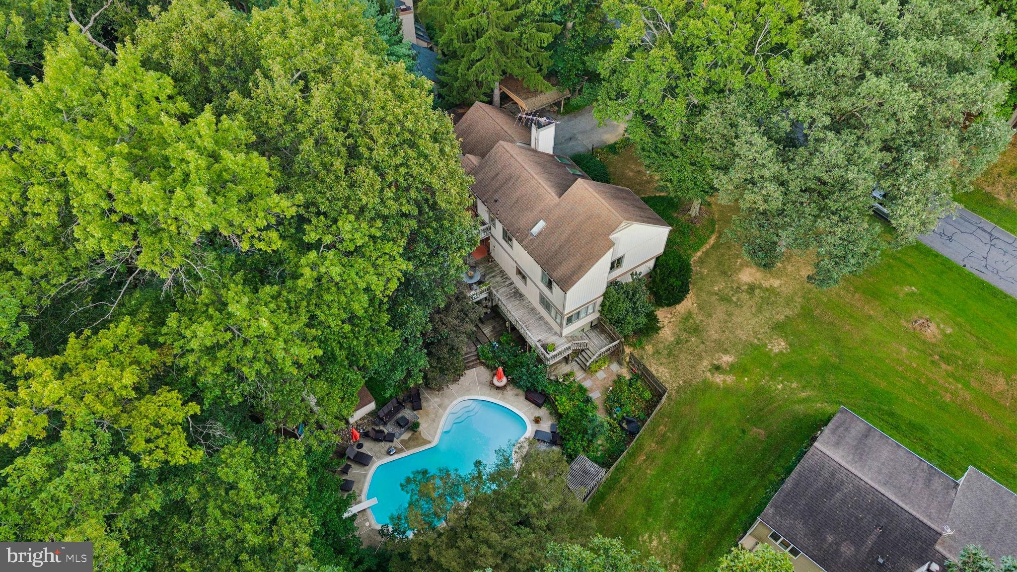 2716 HILLSIDE COURT