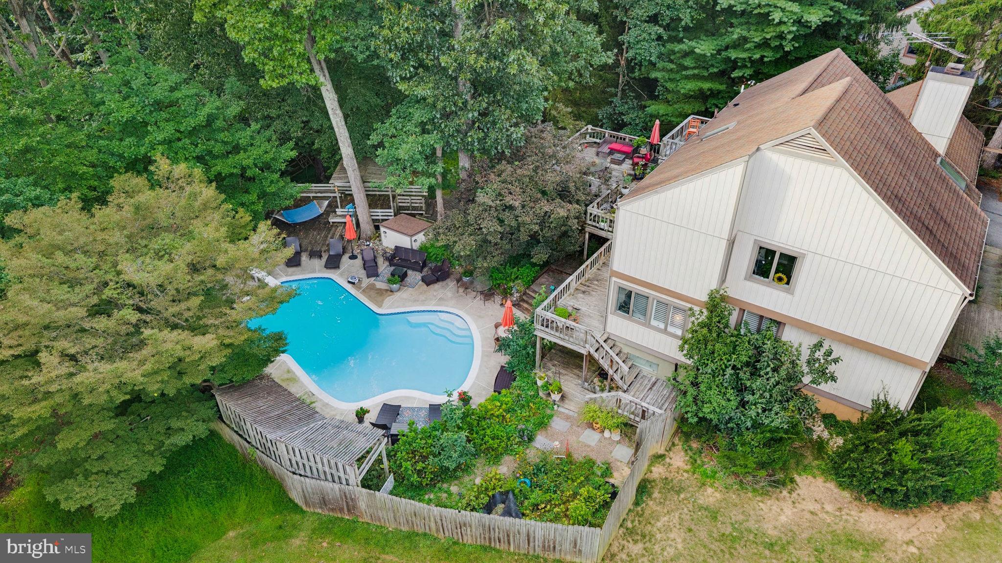 2716 HILLSIDE COURT