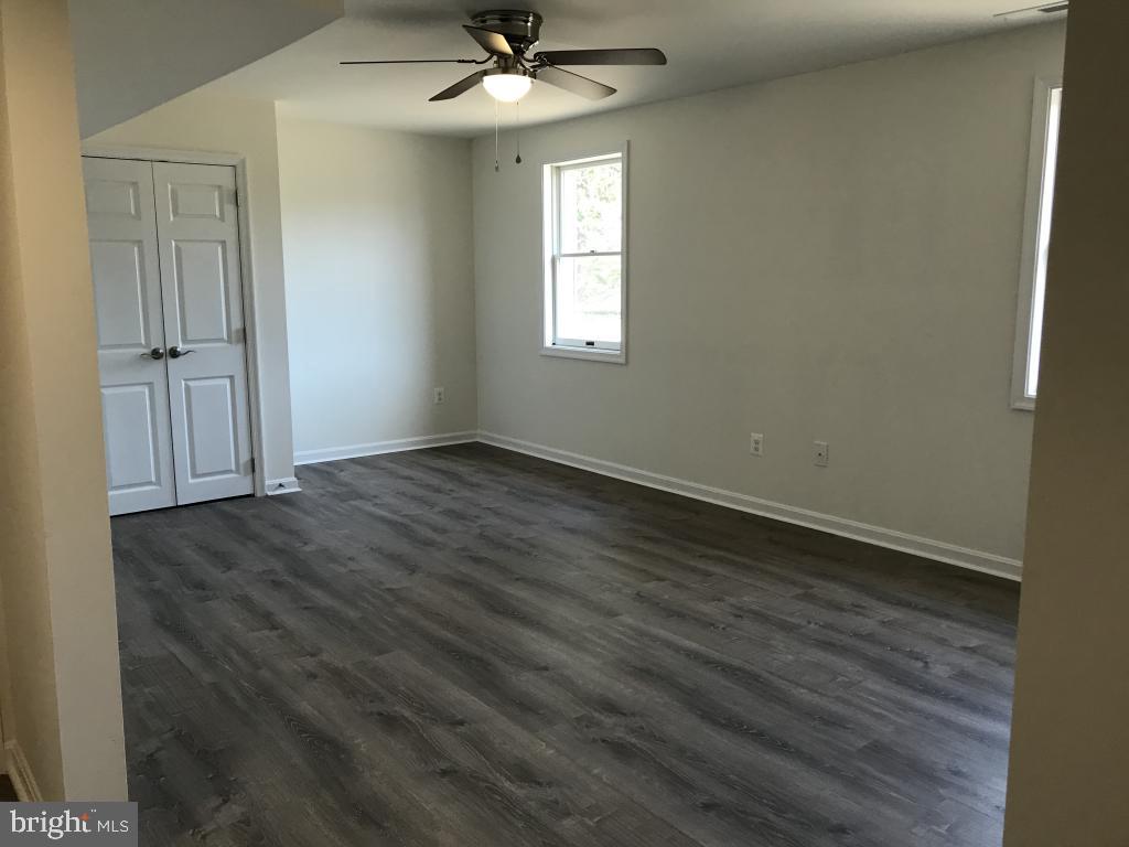 COUNTRY LAKES - Residential