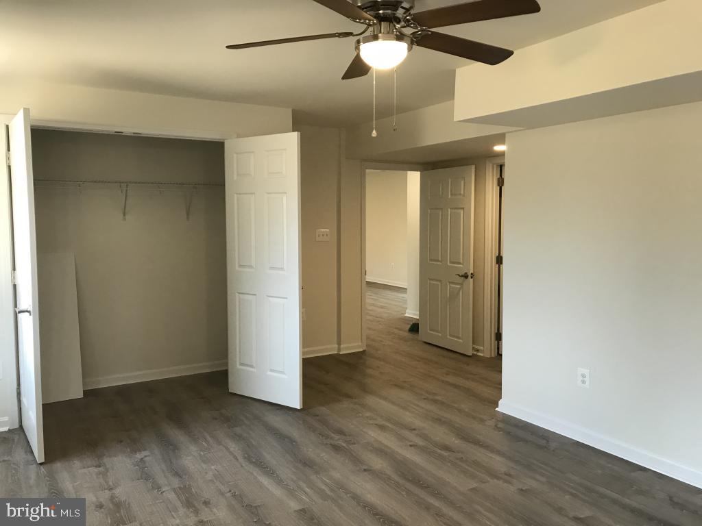 COUNTRY LAKES - Residential