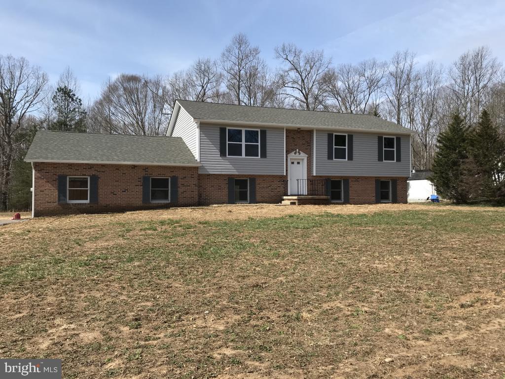 COUNTRY LAKES - Residential