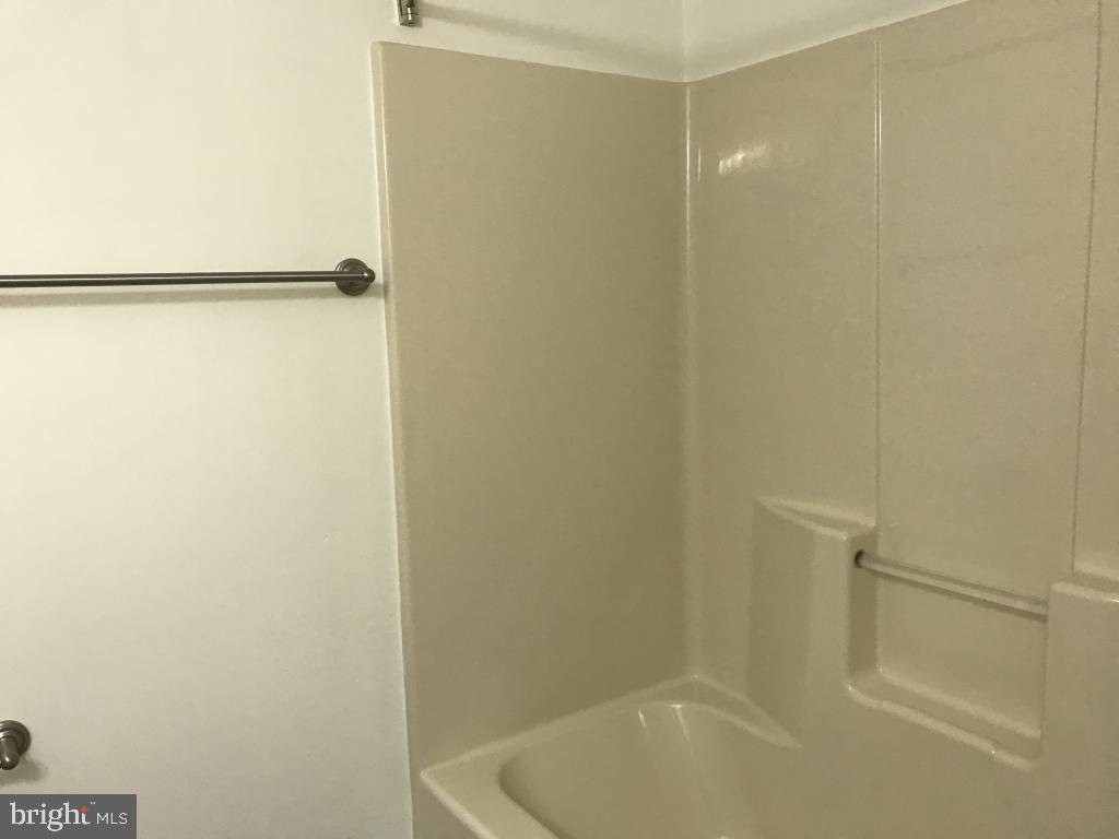 COUNTRY LAKES - Residential