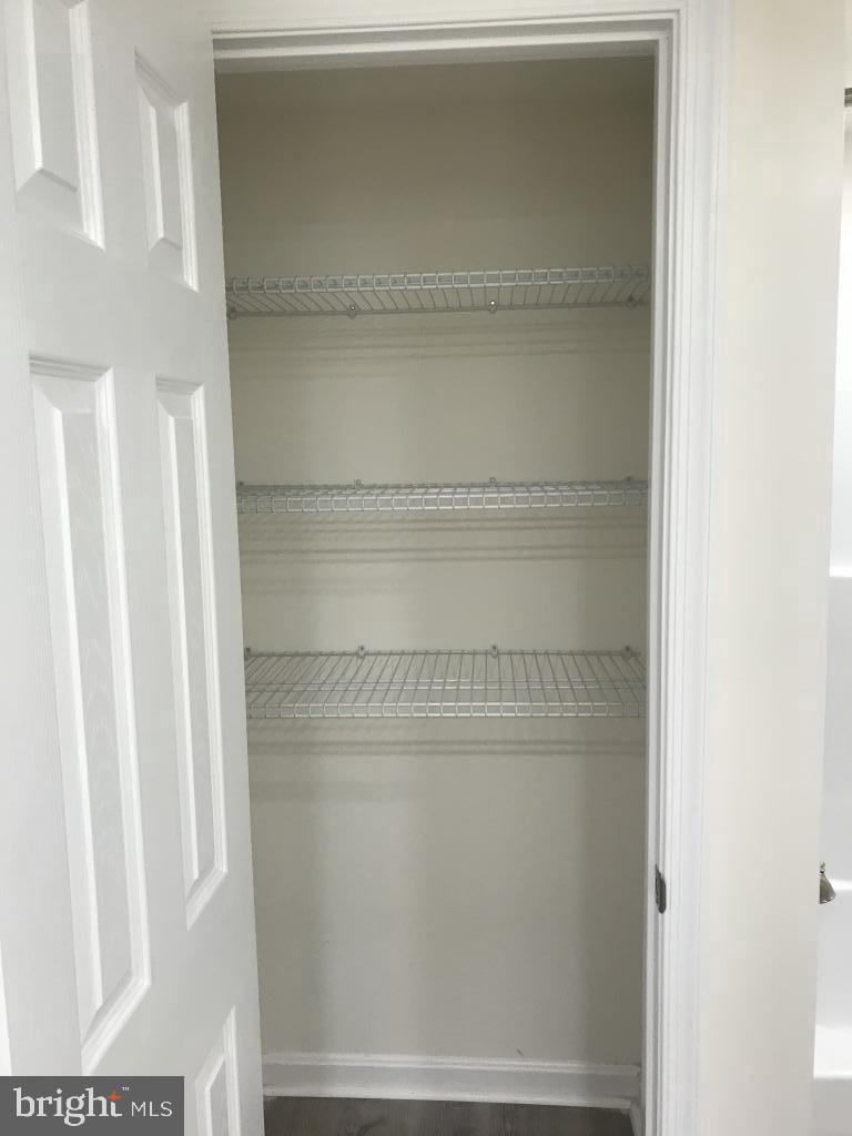 COUNTRY LAKES - Residential