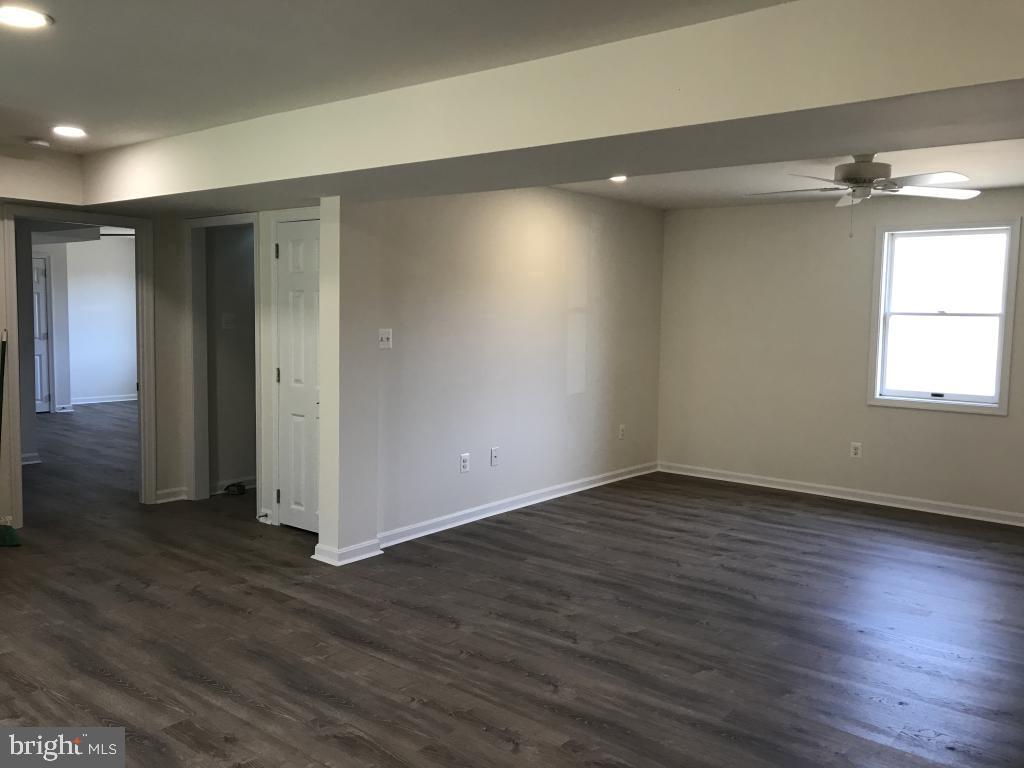 COUNTRY LAKES - Residential