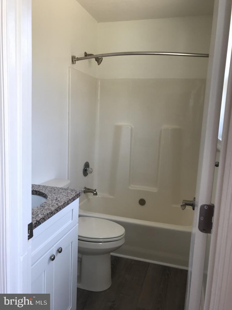 COUNTRY LAKES - Residential