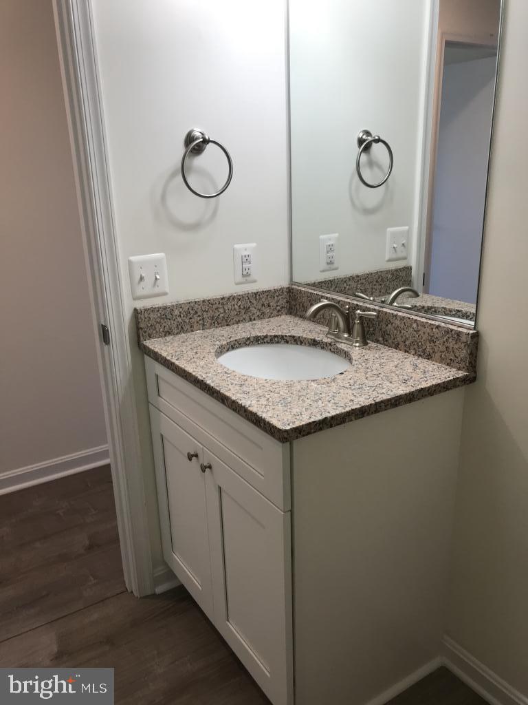 COUNTRY LAKES - Residential