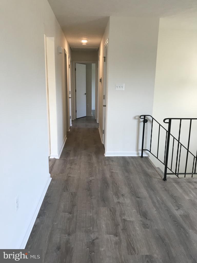 COUNTRY LAKES - Residential