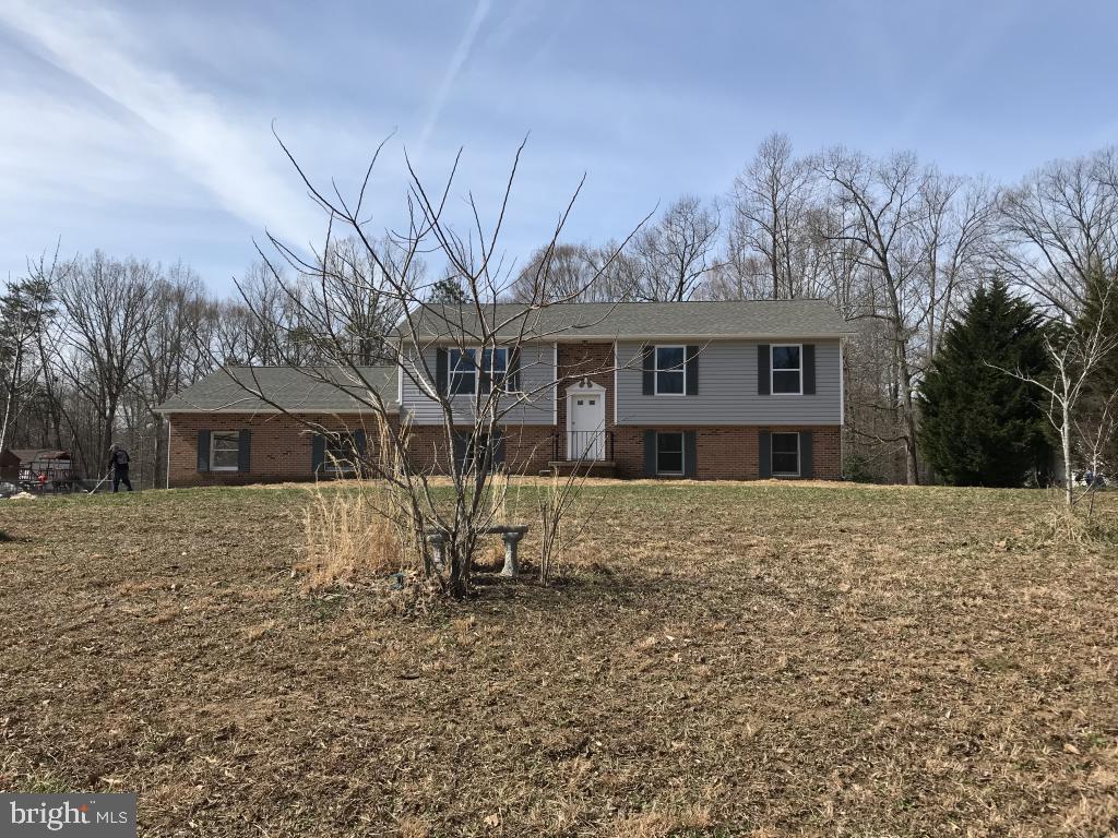 COUNTRY LAKES - Residential