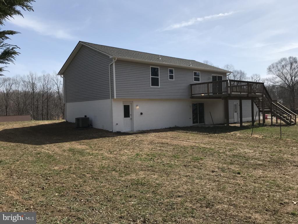 COUNTRY LAKES - Residential