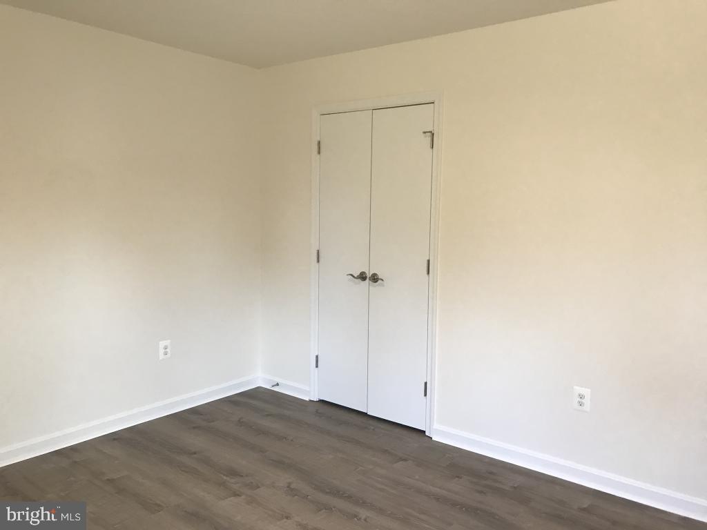 COUNTRY LAKES - Residential