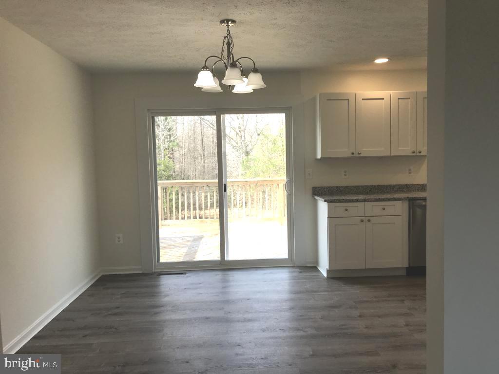 COUNTRY LAKES - Residential