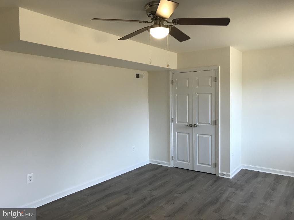 COUNTRY LAKES - Residential