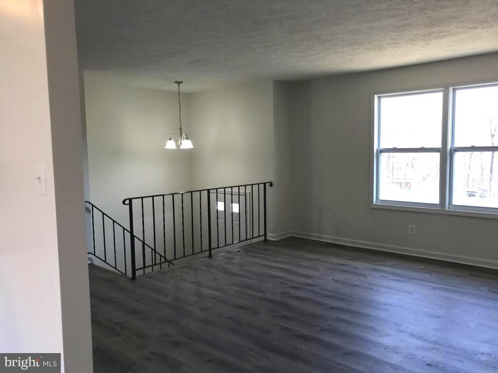 COUNTRY LAKES - Residential