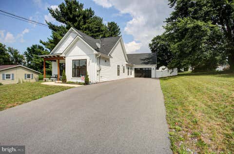 Photo of 1311 Marvic Dr, CHAMBERSBURG, PA 17202 (MLS # PAFL2035648)