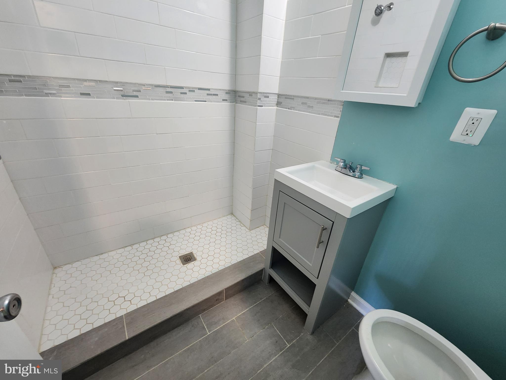 BROADWAY EAST - Residential