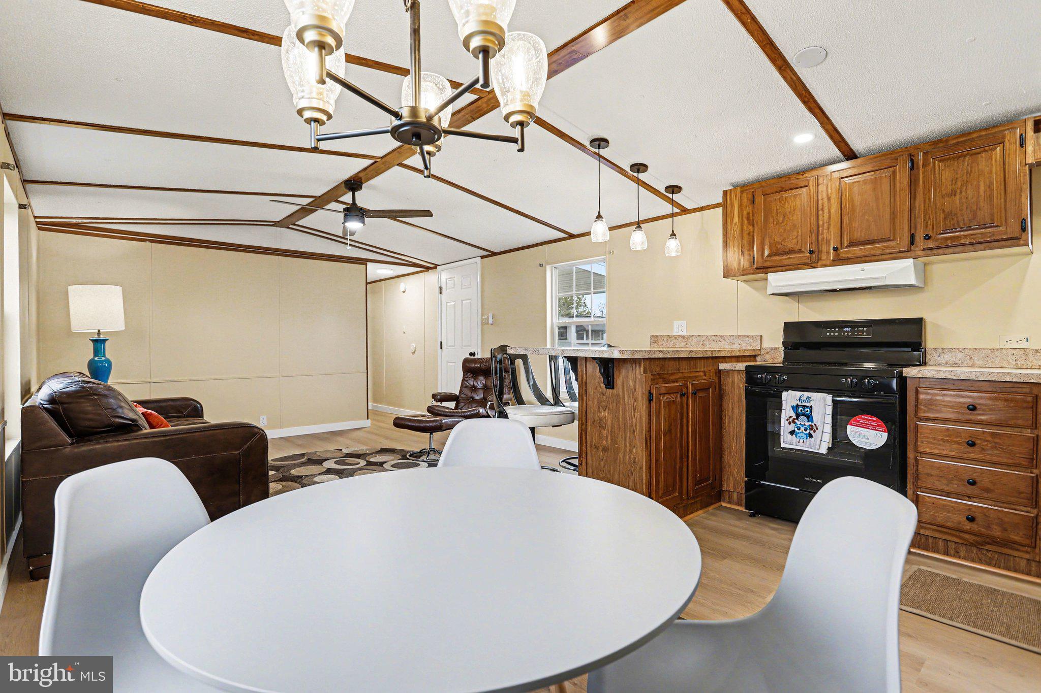 LINCOLN ESTATES - Residential