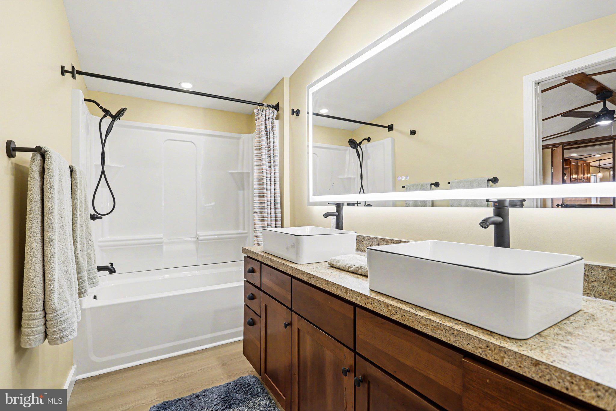 LINCOLN ESTATES - Residential