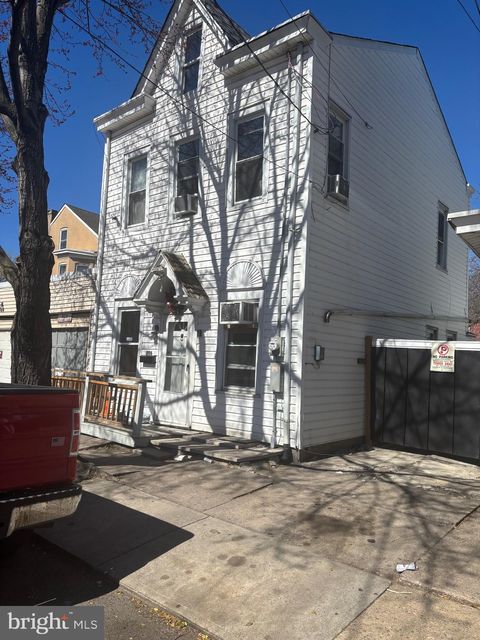 Townhouse For Sale - 106 Woodland Street<br/> TRENTON, NJ 08611