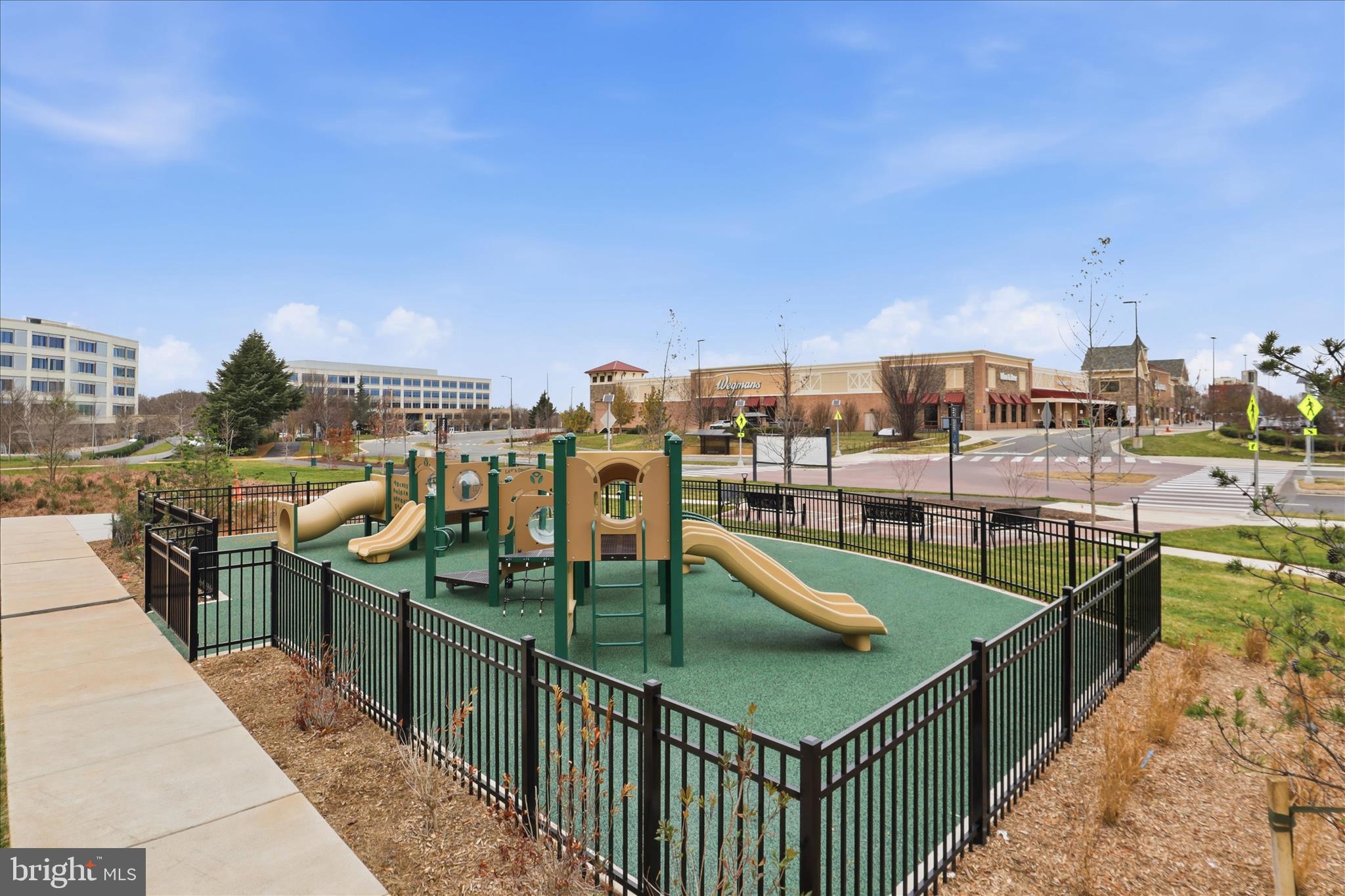 COMMONWEALTH PLACE AT WESTFIELDS - Residential Lease