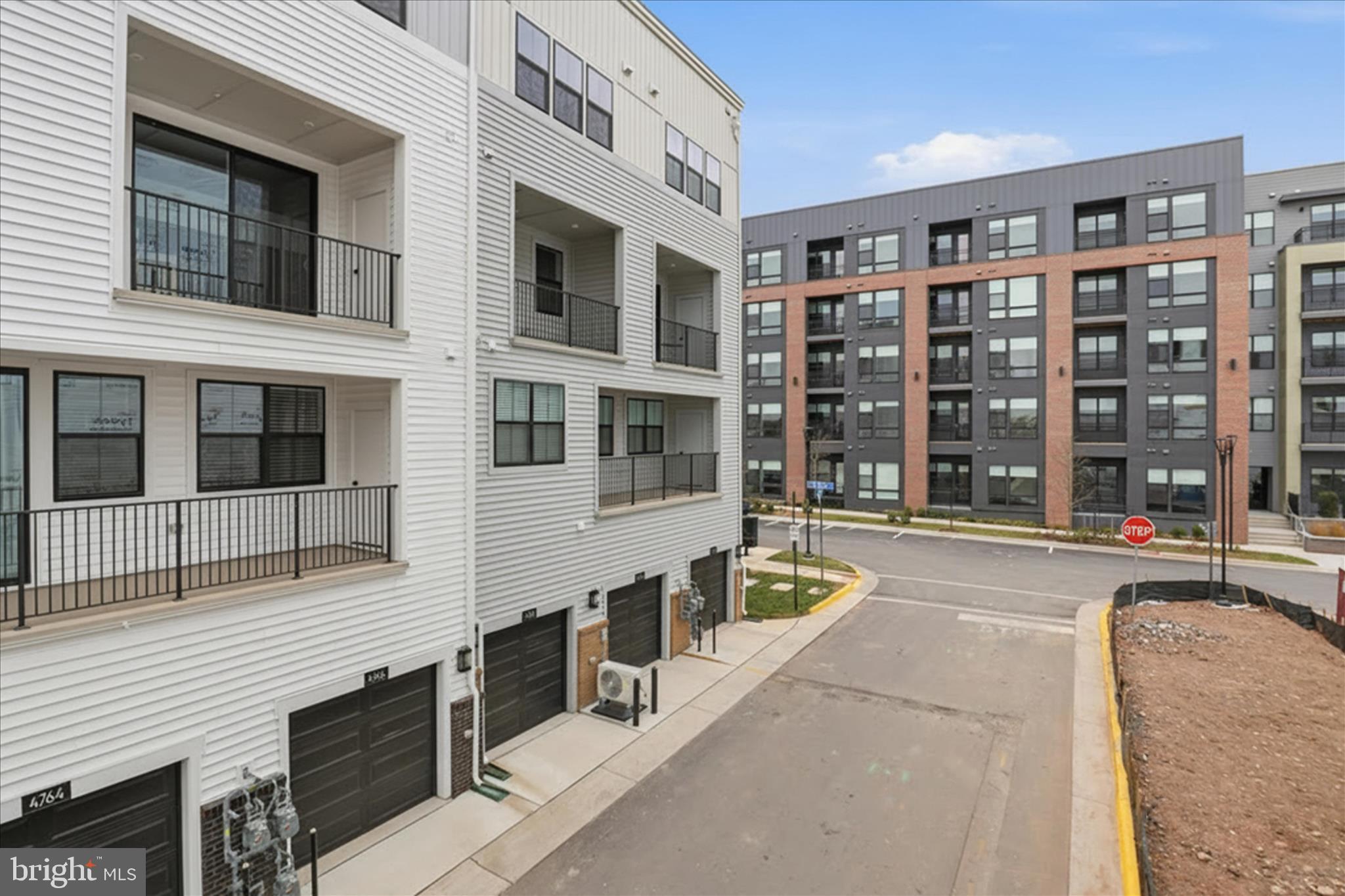 COMMONWEALTH PLACE AT WESTFIELDS - Residential Lease