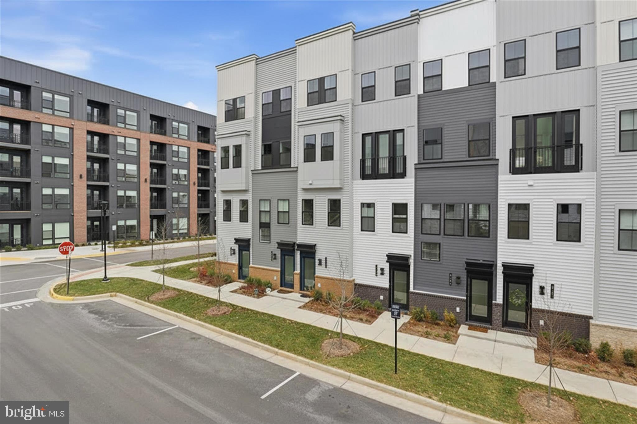 COMMONWEALTH PLACE AT WESTFIELDS - Residential Lease