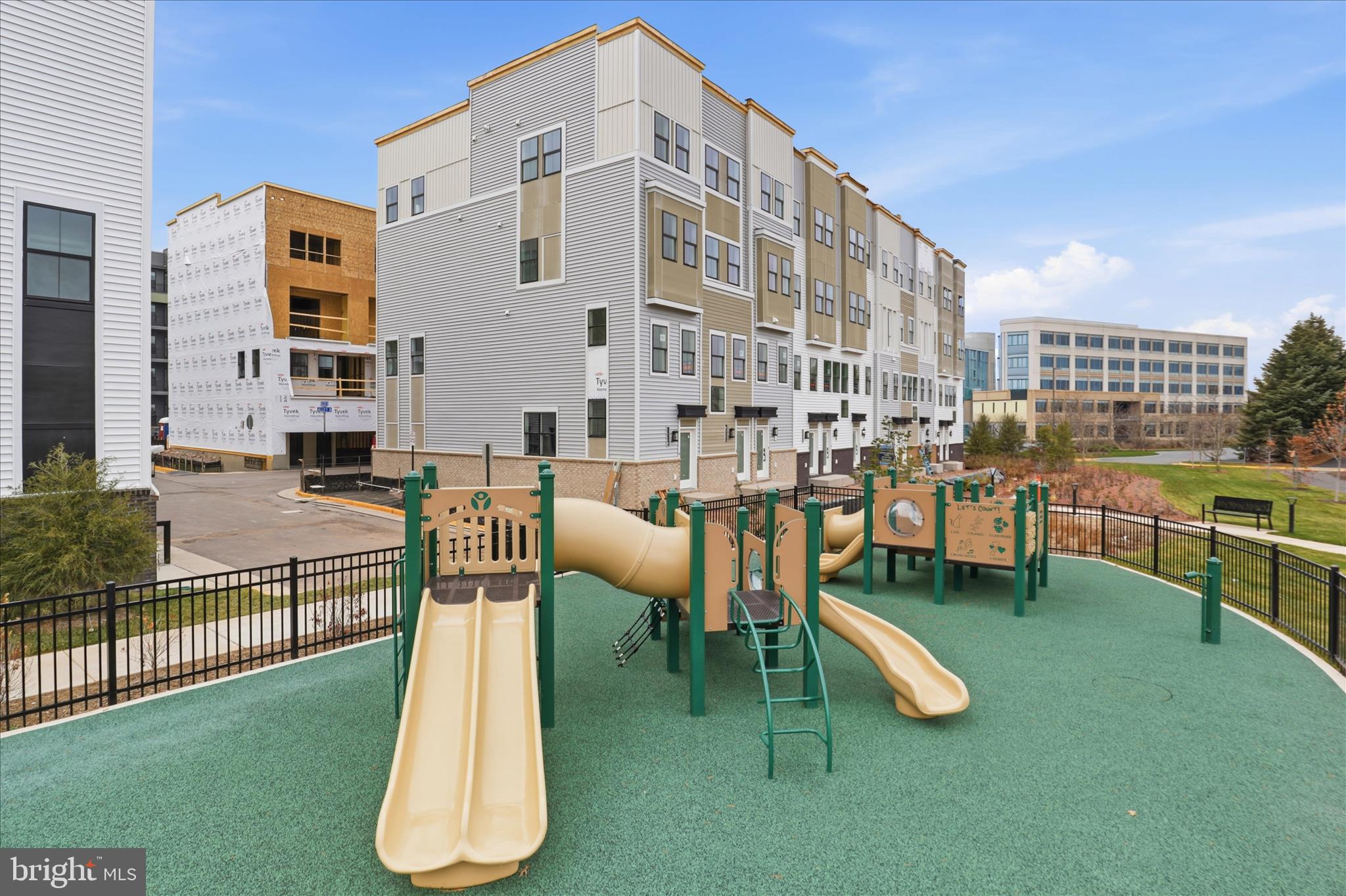 COMMONWEALTH PLACE AT WESTFIELDS - Residential Lease