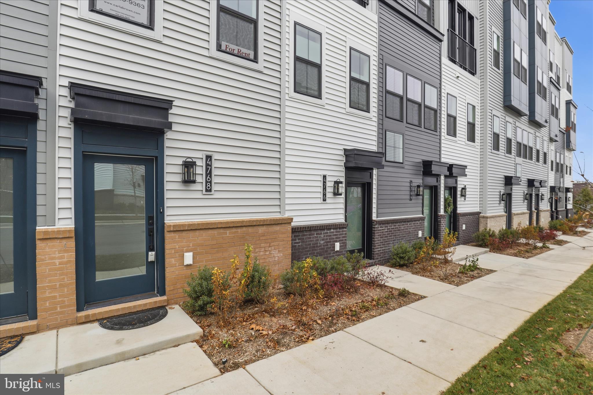 COMMONWEALTH PLACE AT WESTFIELDS - Residential Lease